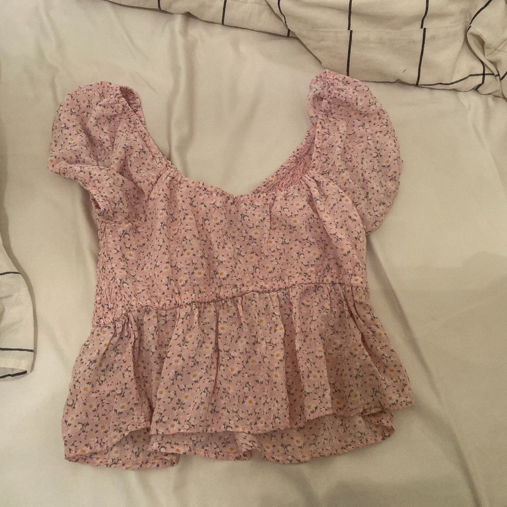 Women’s hollister floral pink crop top